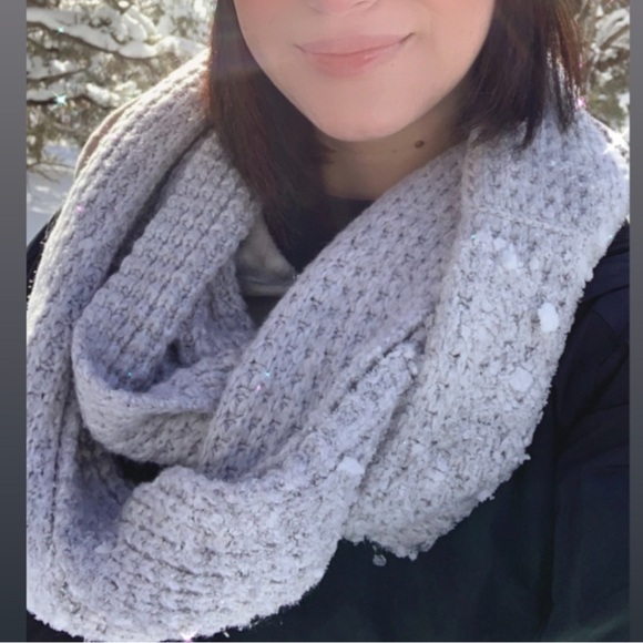 Women’s light grey, universal scarf - Picture 1 of 6
